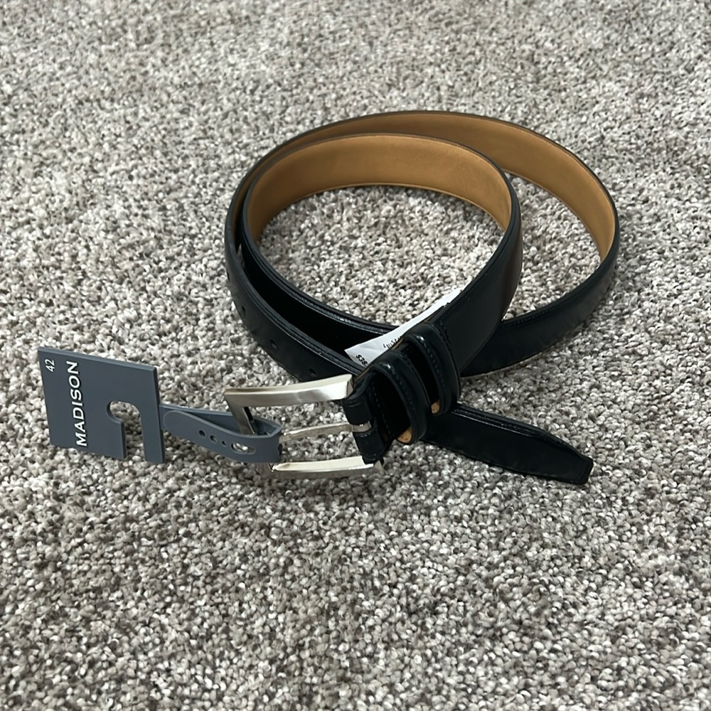 Men’s black leather belt